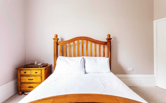 Cosy North Kensington Flat