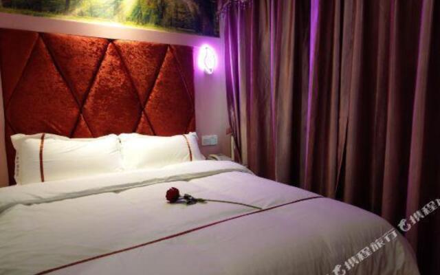 Zhongchao Theme Hotel (Shenzhen Luohu Wenjin Subway Station)