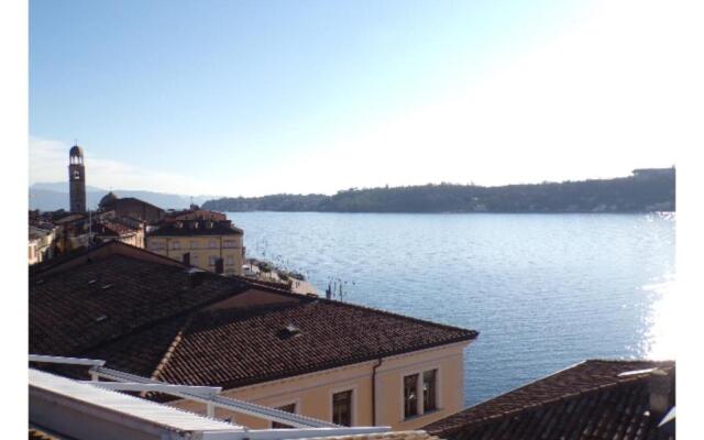 Laetitia Salo-historic Center Near Lake