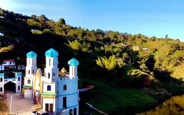 Hotel y Termales Castillo del Lago