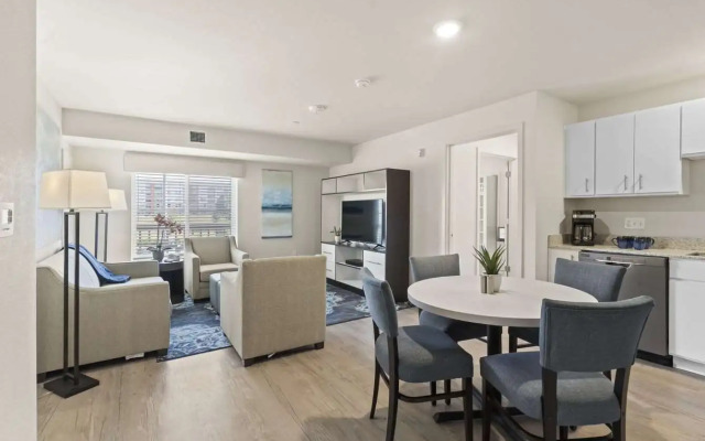 WaterWalk Extended Stay by Wyndham Kansas City - Overland Pk