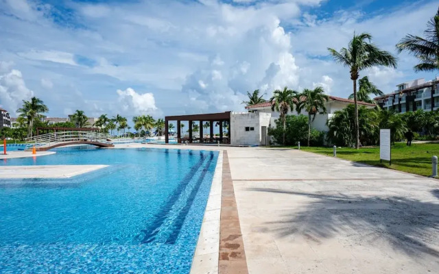 Mareazul 2 Bedroom Condo