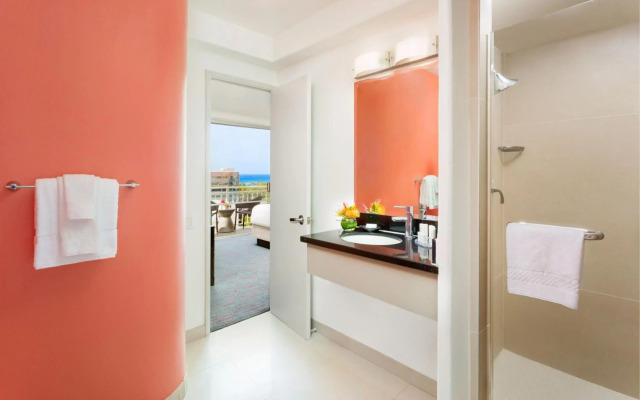 Courtyard by Marriott Waikiki Beach
