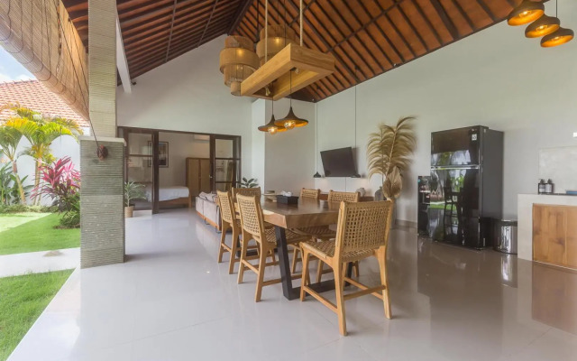 Charming 3 Bedrooms Villa Beach Walking Distance