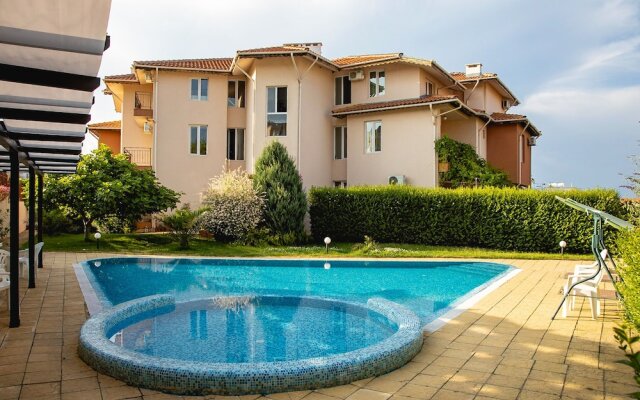 FM Premium 1-BDR Apartment with Pool & Parking - Summer Days