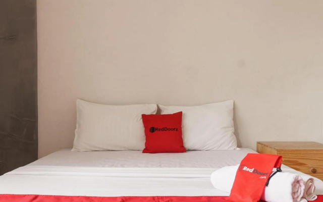 RedDoorz Plus @ Lodaya Gunung Geulis Puncak – Guest Rooms – Sukaraja