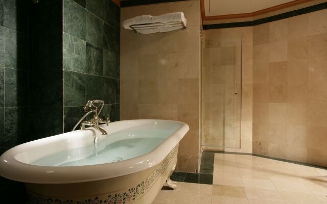 Отель Luxe Avenue