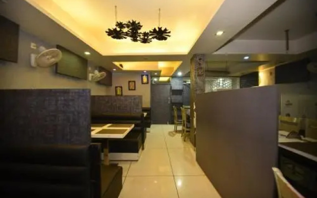 OYO 8950 Hotel Jhankar