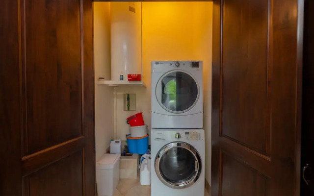 Altavista 4C 3 bdr 3 Bath Ocean View