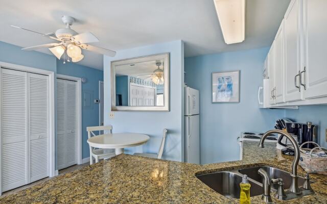 Sandpiper Cove 8112 Studio Bedroom Condo by RedAwning