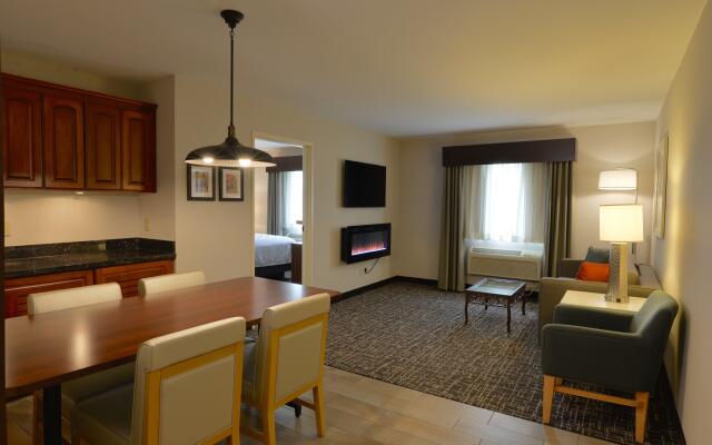 Holiday Inn Hotel & Suites Minneapolis - Lakeville, an IHG Hotel