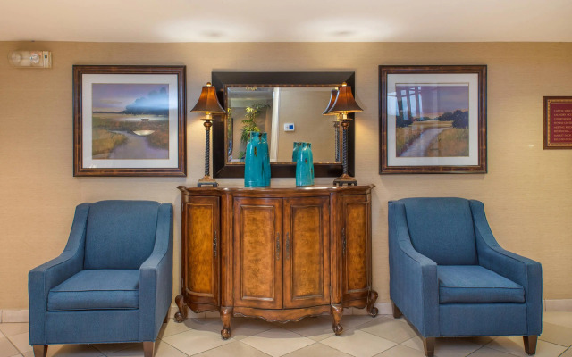 Arlington Court Suites, a Clarion Collection Hotel