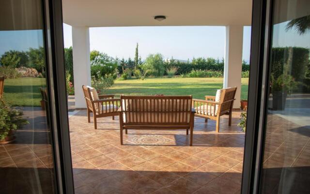 Spacious apartment in a quite area near Rethymno