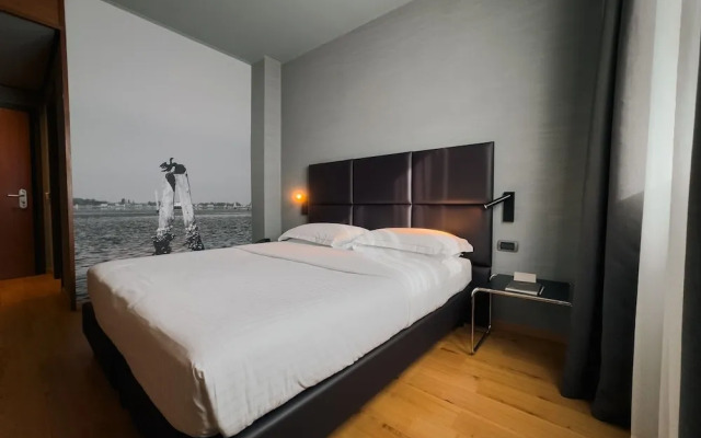 Point Hotel