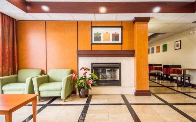 Comfort Inn & Suites Oakland