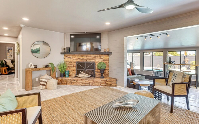 Half-mi to Scottsdale Stadium: Remodeled Home!