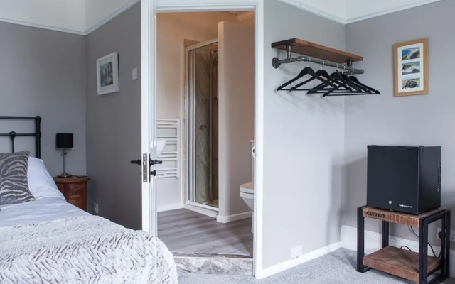 Oaklands Guest House