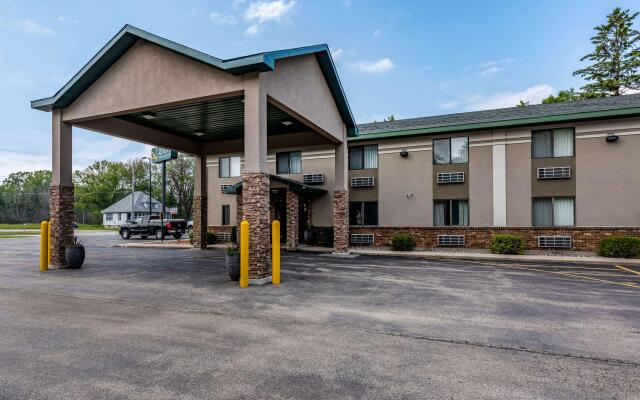Quality Inn & Suites Marinette