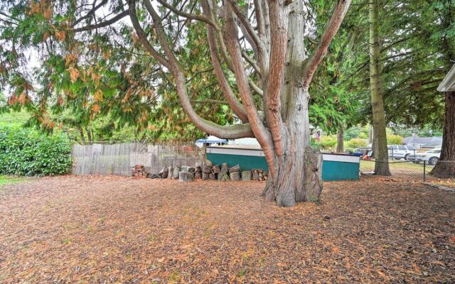 Bright Seattle Cottage w/ Private Backyard Access!