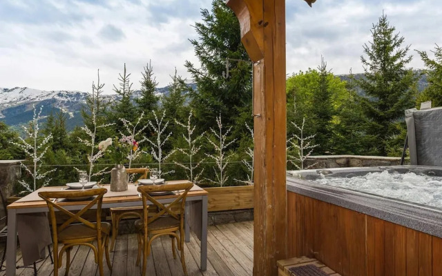 Large Chalet With Barrel Sauna and Whirlpool