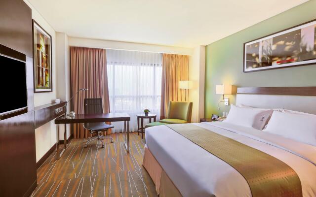Holiday Inn & Suites Makati by IHG