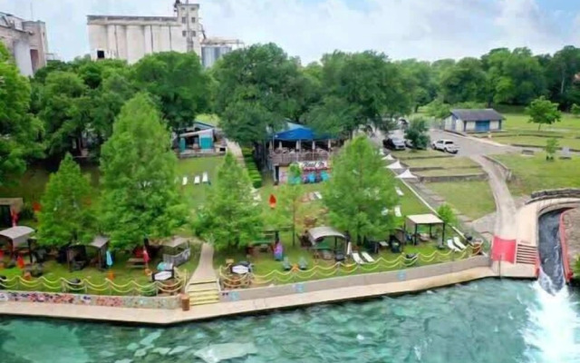 Best Location in Downtown NB Golf Cart Included!