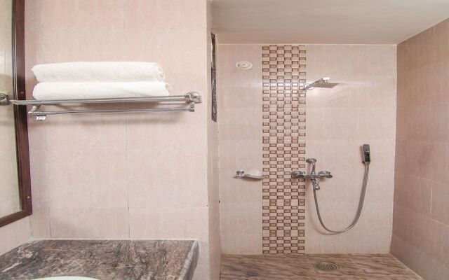 OYO 11532 Hotel SR Grand