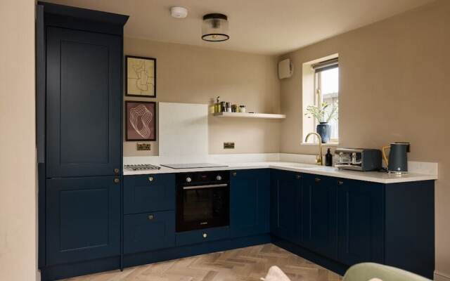 The Twickenham Wonder - Lovely 1bdr Flat With Parking