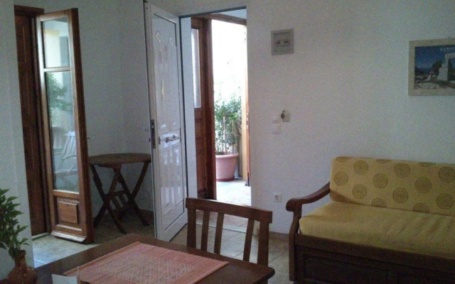 Green Hill Studios & Apartments