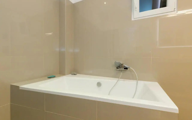 Kresz Geza 29 Westend Station 2 Bedrooms+Living AC