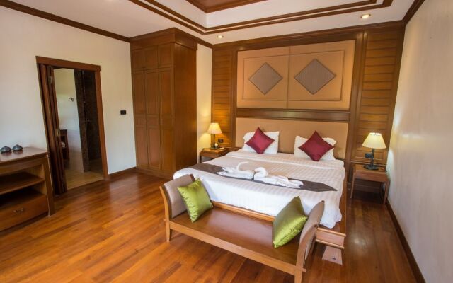 Sirinthara Villa 4 bed pool Nai Harn