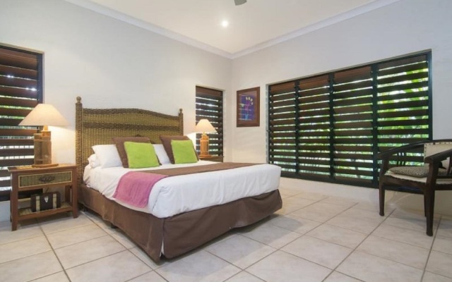 Tranquility By The Course Port Douglas – Guest Rooms – Craiglie