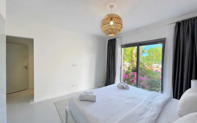 Xuru Stays I Lagoonfront Easy 1bdr @ Swan Lake El Gouna