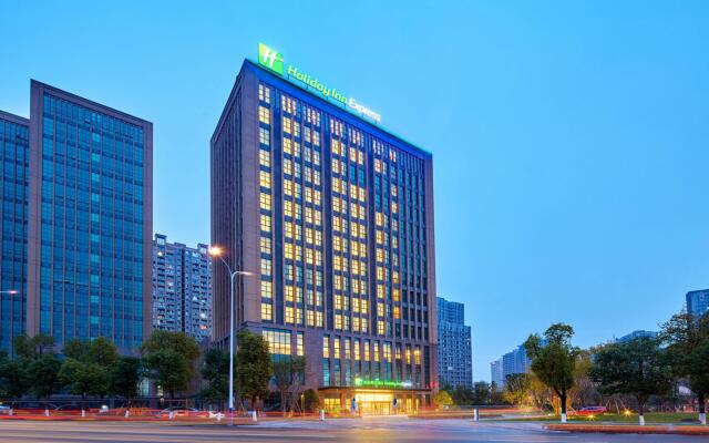 Holiday Inn Express Chongqing University Town, an IHG Hotel