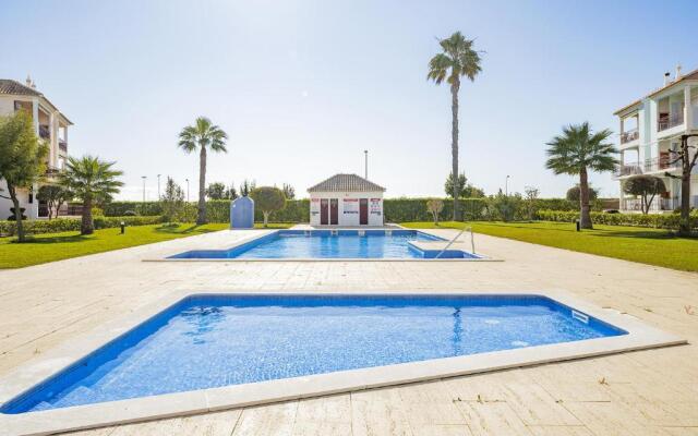 2 Bed Apartment, Quarteira, 10 Min walk to Vilamoura