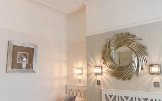 Clifton Villa Hotel