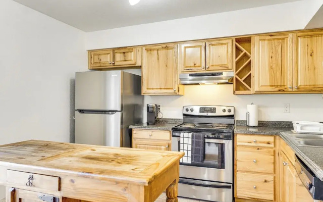 4 Mi to Downtown Tucson: Peaceful Townhome!