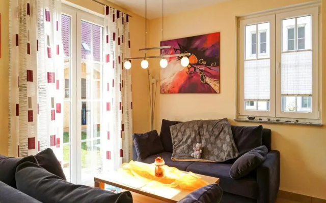 Holiday House Nightingale, Glowe