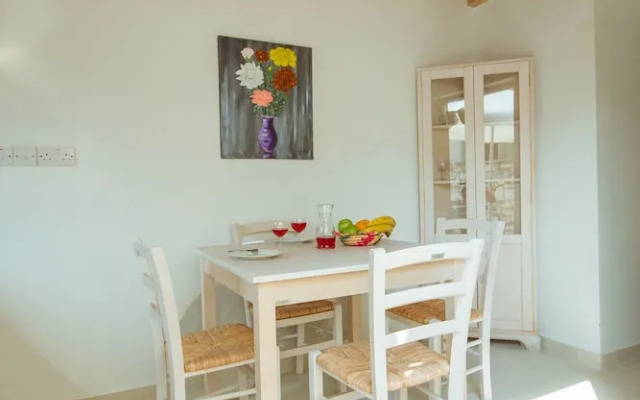 Thyone Studio Cottage