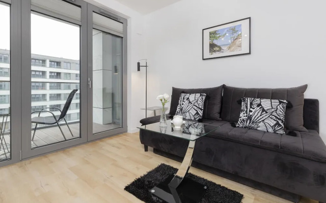 Obrońców Wybrzeża Gdynia by Renters