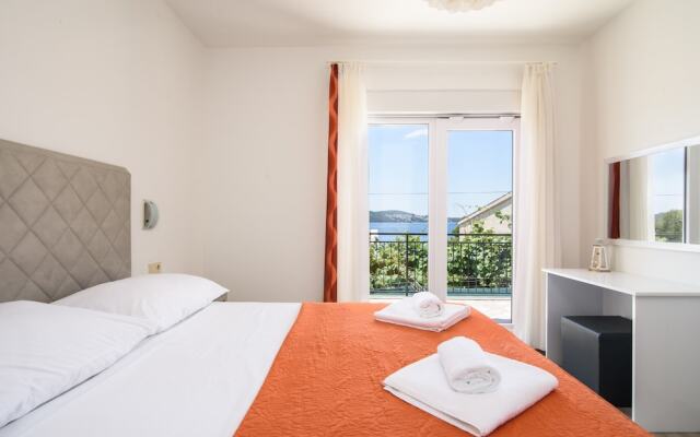 A3 90m2 apt W.shared Pool & Balcony,next to Beach