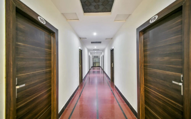 Capital O 39418 Hotel Harsh Deep
