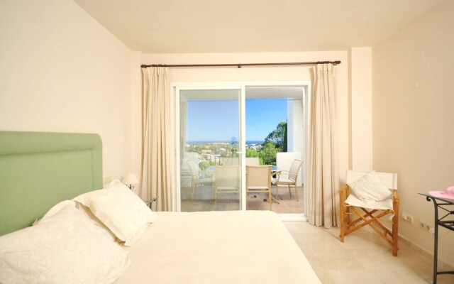 Apartment With 2 Bedrooms in Benahavís, With Wonderful Mountain View,