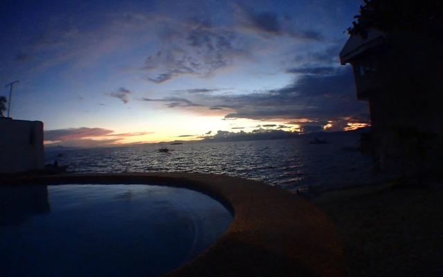 Pescadores Seaview Suites Moalboal