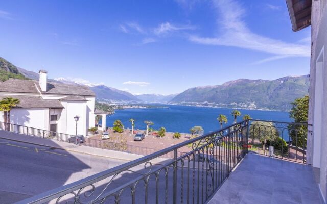 Yellow View Apartment