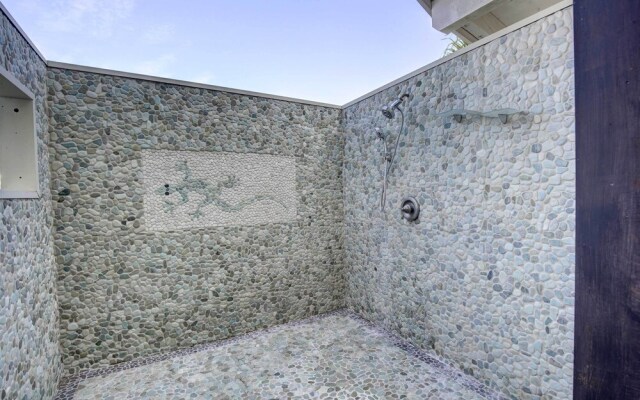 Kailua-kona House w/ Balcony & Ocean Views!