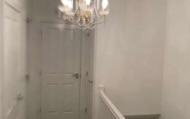 Pristine 3-bed House in Grays
