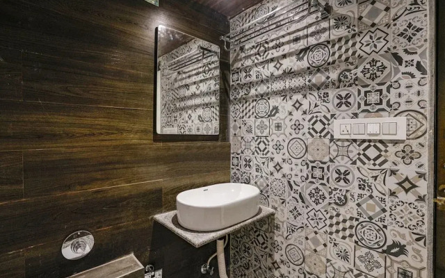 Fabhotel Peralz