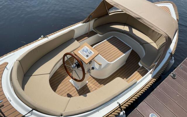 Large fully renovated farmhouse with indoor Swim spa and Sauna