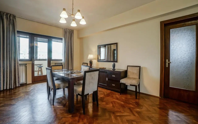 Lovely - 3 Bdr. Serviced Apartment In Old Town